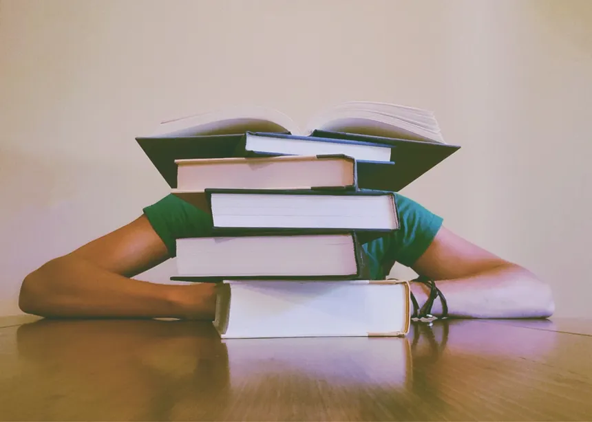 Effective Strategies for Helping Learners Notice Grammar in Context
