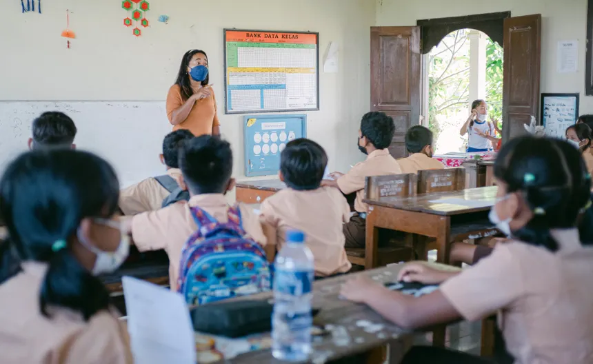 Mastering Peer Observation: Best Practices for Language Teachers